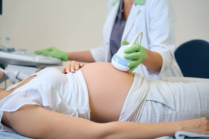 Best Female Obstetrician Doctor in Pitampura
